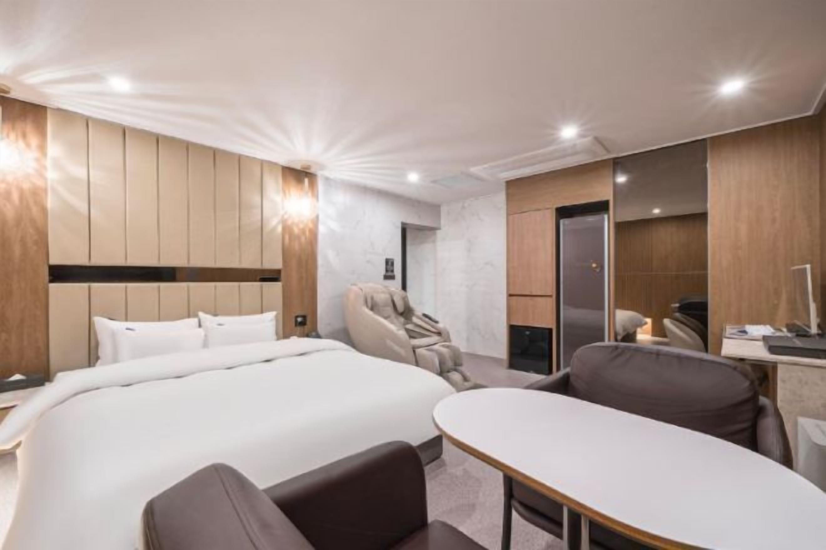 Decoración personalizada, muebles diferentes y wifi gratis 