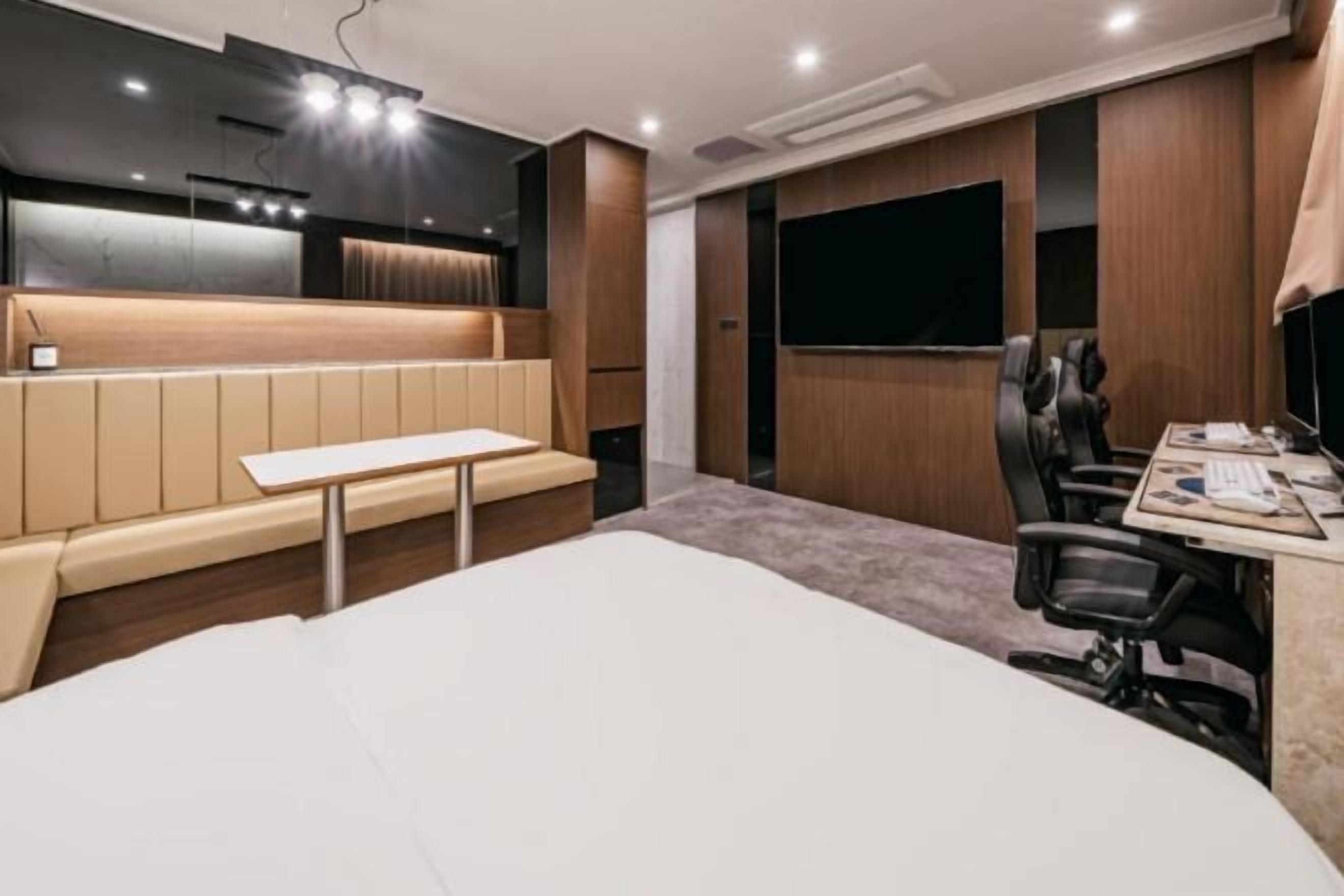 Decoración personalizada, muebles diferentes y wifi gratis 