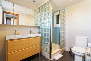 Hair dryer, towels