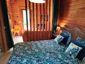 1 chambre, fer et planche à repasser, lit parapluie, Wi-Fi