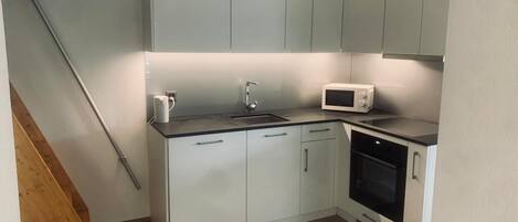 Refrigerador, microondas, horno, placa de cocina