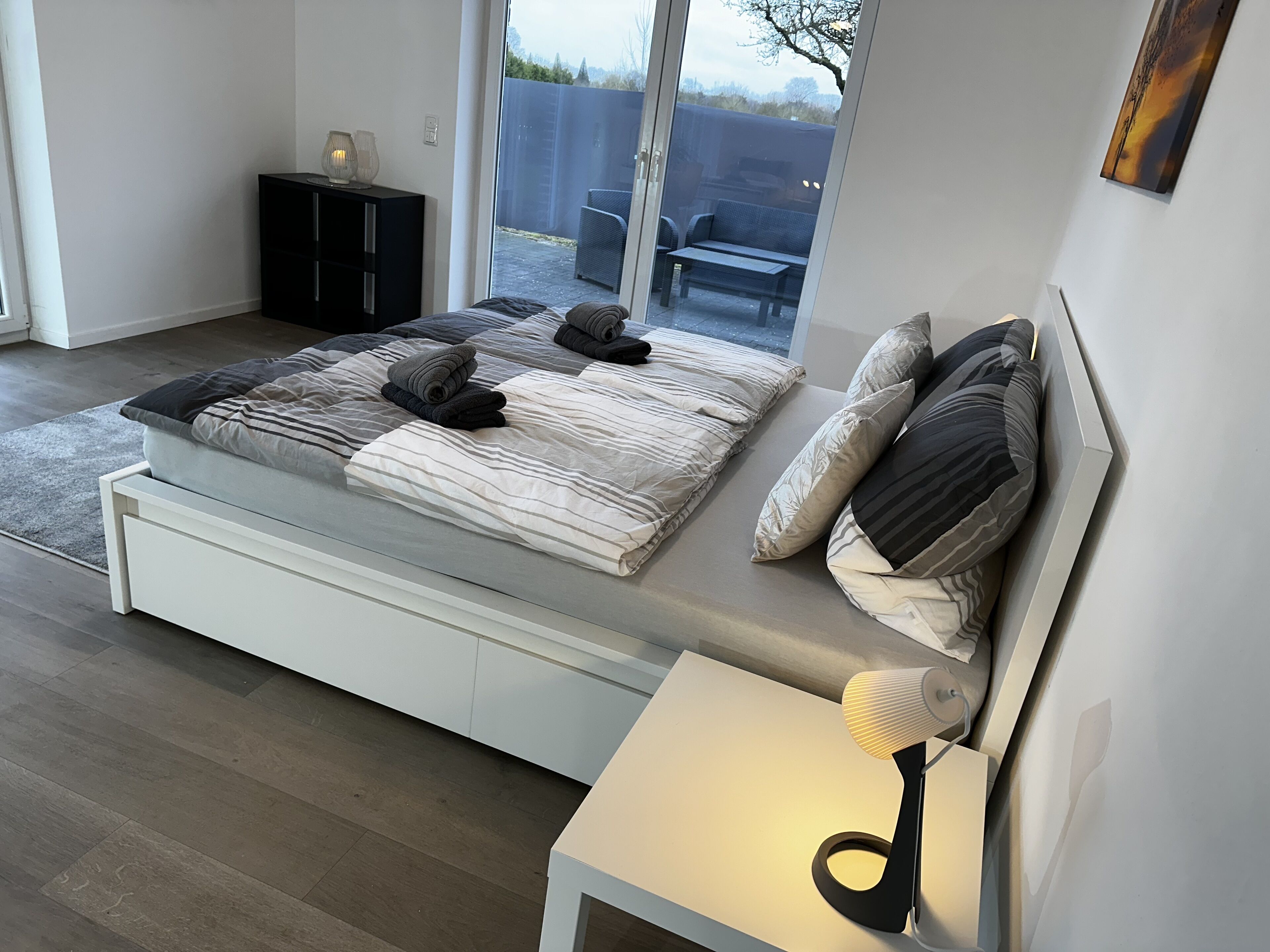 3 عدّة غرف نوم وتجهيزات عازلة للصوت ومكواة/لوح كي وواي فاي مجانًا