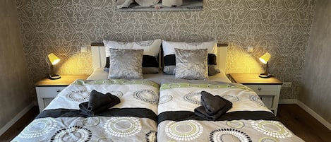 Townhome | 3 bedrooms, soundproofing, iron/ironing board, free WiFi