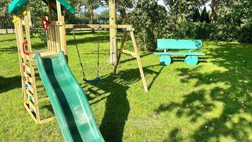 儿童活动区 - 室外