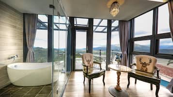 Family Room | 1 bedroom, individually decorated, soundproofing, free WiFi