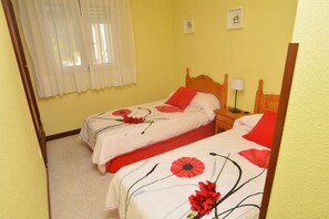 2 bedrooms, iron/ironing board, bed sheets - Apto con Porche Junto a la Playa - La Arena 4309 (Isla)