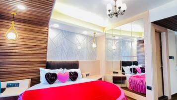 Honeymoon Room | Free WiFi, bed sheets