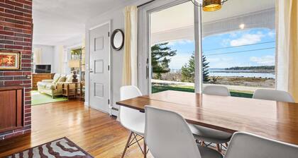 Spindle Cottage on the Shore!