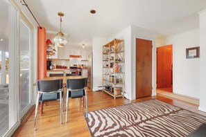 Unclassified image, 2 of 40, button