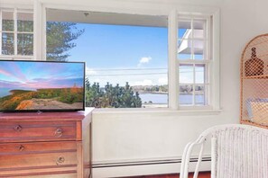 Unclassified image, 5 of 40, button