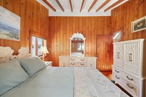 3 soverom, strykejern/-brett, wi-fi og sengetøy