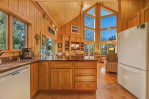 Interior - Ocean Mist! New-Oceanfront! (Surry)