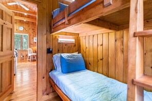 2 bedrooms, WiFi - Tide's Edge-New Oceanfront! (Surry)
