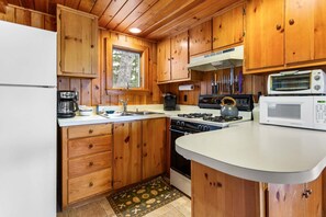 Fridge, microwave, oven, stovetop - Tide's Edge-New Oceanfront! (Surry)