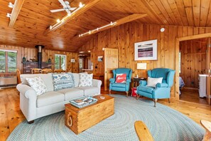TV - Tide's Edge-New Oceanfront! (Surry)