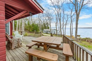Outdoor dining - Seaside! New-Oceanfront! (Surry)