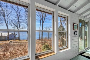 Interior - Seaside! New-Oceanfront! (Surry)