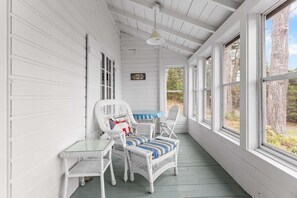 Interior - Seaside! New-Oceanfront! (Surry)