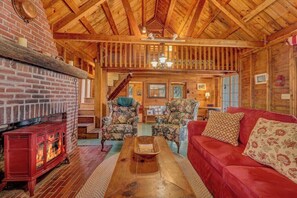 TV, fireplace - Seaside! New-Oceanfront! (Surry)