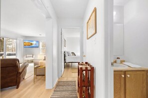 2 bedrooms, iron/ironing board, WiFi, bed sheets - Newbury Neck Cottage-Beachfront! (Surry)