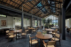 Restaurant - Jiangnan House  Yangcheng Lake (Suzhou)