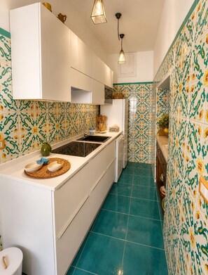 Fridge, microwave, oven, stovetop - Villa Positano with sea view (Positano)