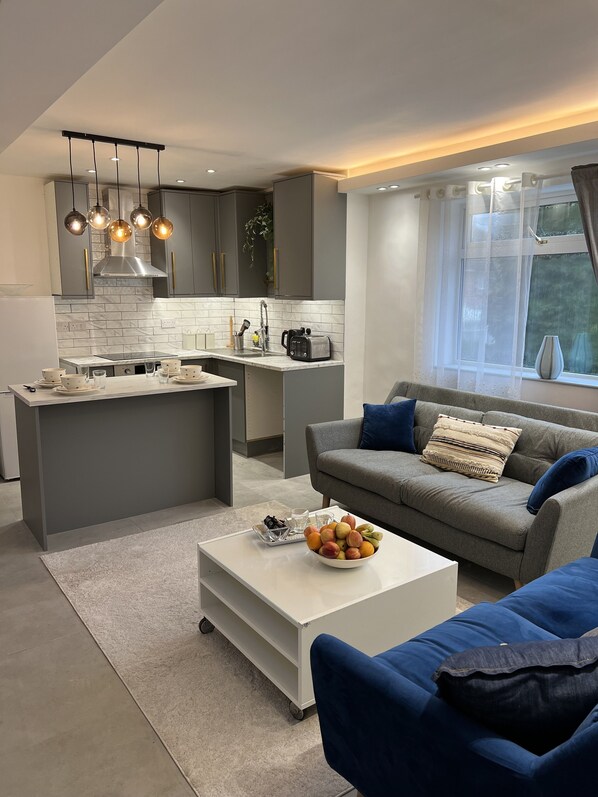 Apartment | Living area | TV - Luxury 2 Bed Apartment in Royal Sutton Coldfield (Sutton Coldfield)