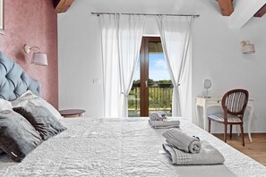 4 chambres, fer et planche à repasser, Wi-Fi, literie fournie