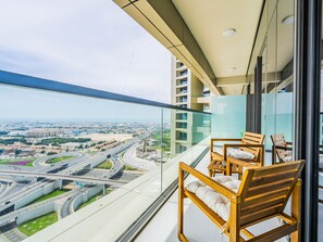 Deluxe Apartment | Balcony -  Modern and Cozy Condo With Unobstructed City Views (Dubai)