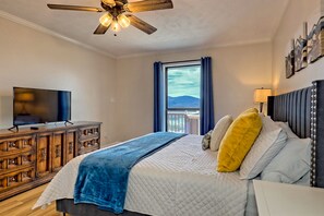 3 sovrum, skrivbord, strykjärn/strykbräda och resesäng