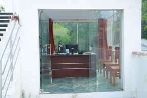 Reception - Royal Galaxy Inn By Elgozo (Yercaud)