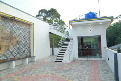 Royal Galaxy Inn By Elgozo