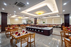 包含每日当地美食早餐