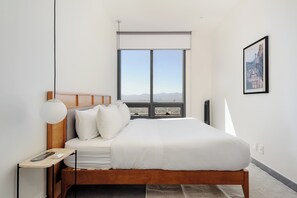 1 Schlafzimmer, Schreibtisch, Bügeleisen/Bügelbrett, Reisekinderbett