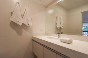 Shower, hair dryer, towels, shampoo