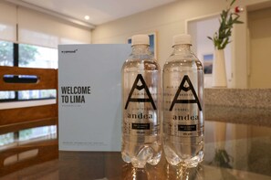 Regadera, secadora de cabello, toallas 