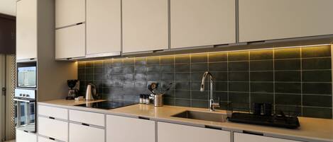 Fridge, microwave, oven, stovetop