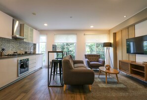 TV, offices - w*| Amazing 1BR in the Heart of Barranco (Lima)