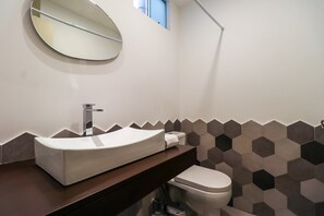 Bruser, hårtørrer, håndklæder