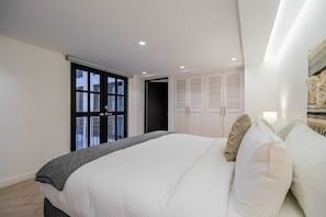 2 bedrooms, WiFi, bed sheets - w* | Refined Duplex in Plaza Catedral (Panamá)