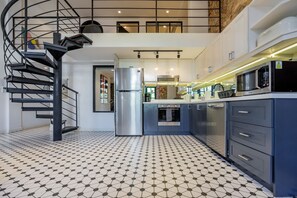 冷蔵庫、電子レンジ、コンロ、食器洗い機