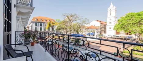 المنطقة المحيطة بالمنشأة