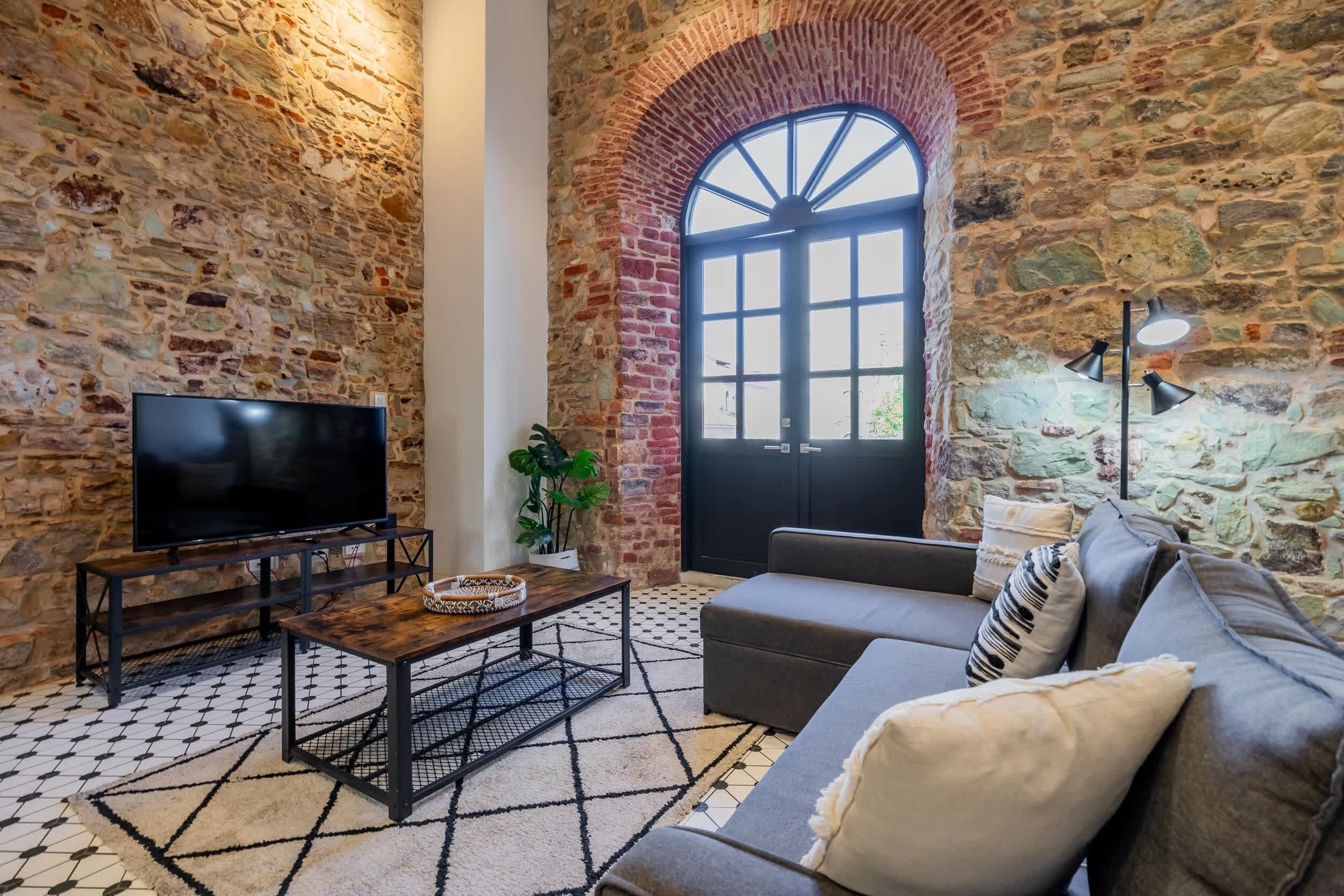 Televisión y oficina 