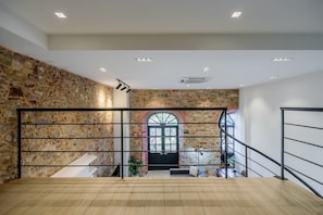 Interior - w* | Homey Duplex in Plaza Catedral (Panamá)