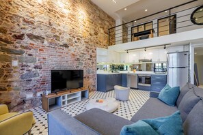 TV, offices - w* | Majestic Duplex in Plaza Catedral (Panamá)