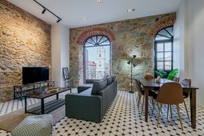 TV, offices - w* | Peaceful 1BR in Plaza Catedral (Panamá)