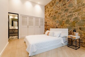 1 bedroom, WiFi, bed sheets - w* | Whimsical 1BR in Plaza Catedral (Panamá)