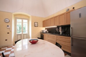 Full-sized fridge, microwave, oven, dishwasher - La Casa Del Marchese (Lonato del Garda)