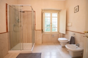 Exclusive Apartment | Bathroom