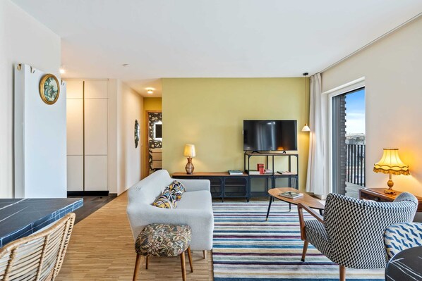 テレビ、書斎 / ワークスペース